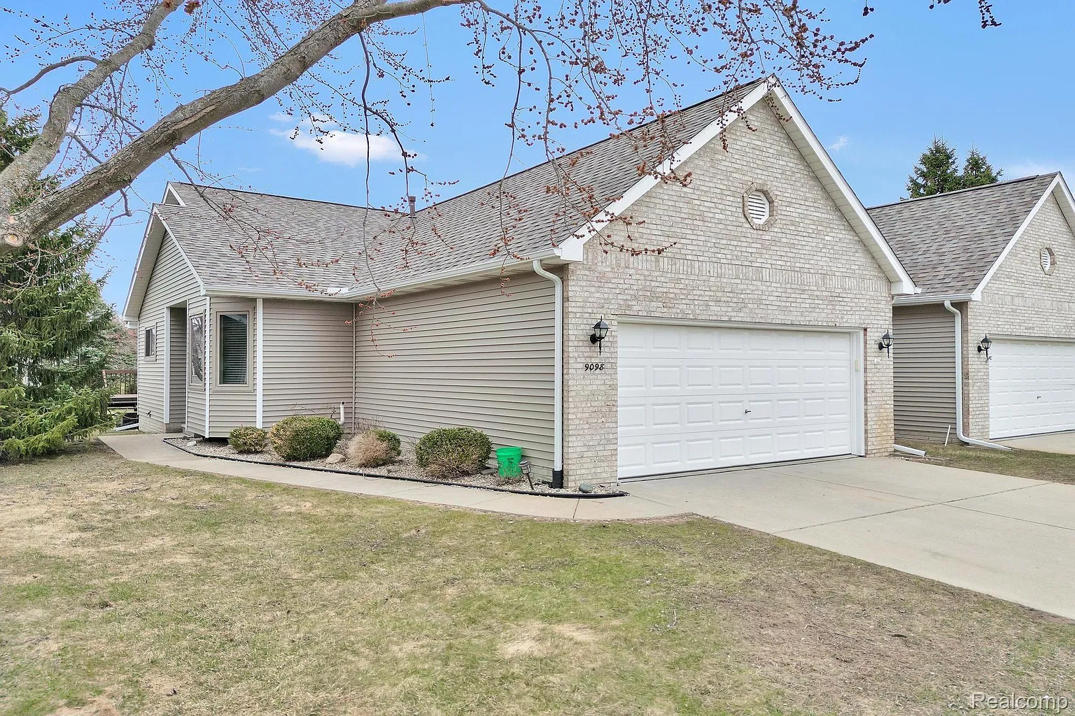 9098 Emily Dr photo 1