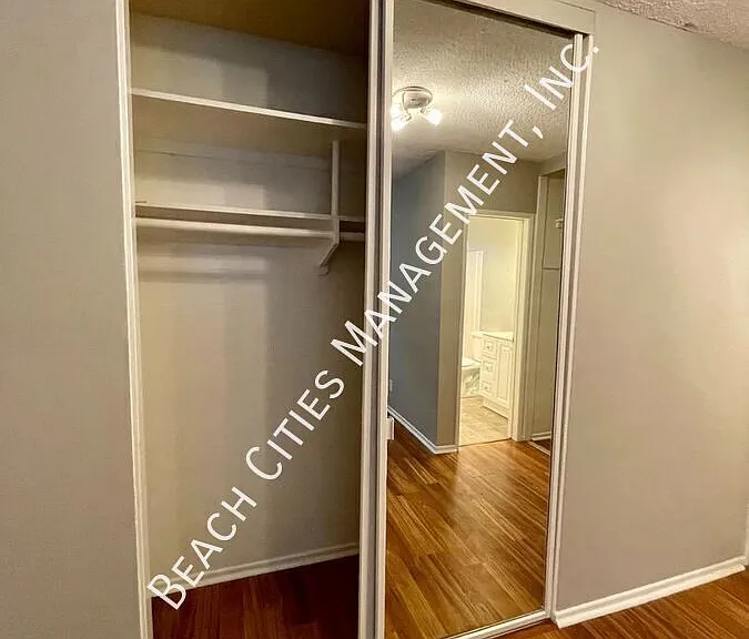 2033 E 3rd St #1B — Photo 37