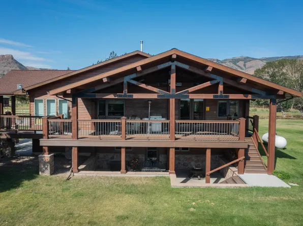 9 Juniper Ln, Cody, WY 82414
