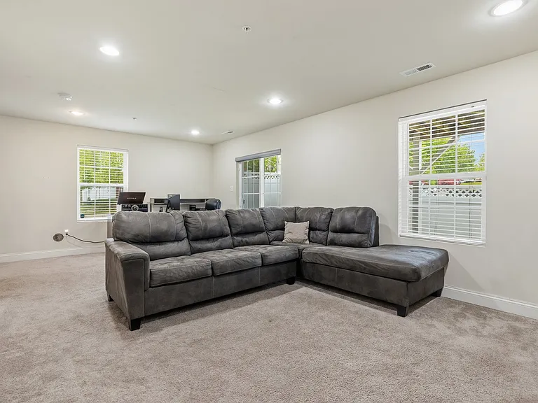 15200 Richard Bowie Ln — Photo 8