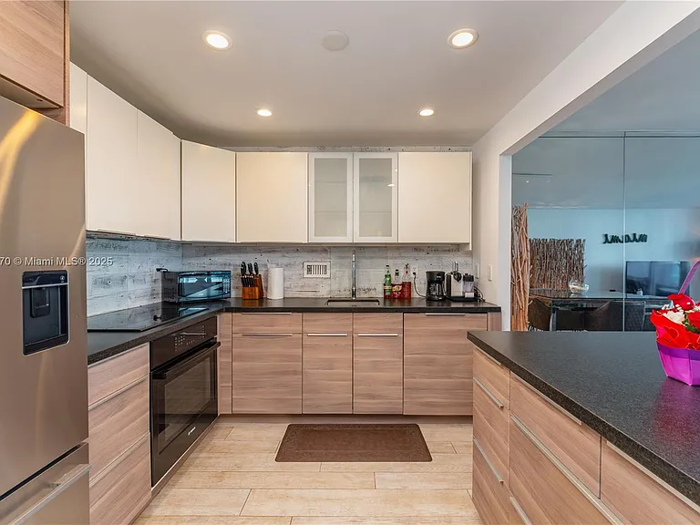 2301 Collins Ave #716 — Photo 5