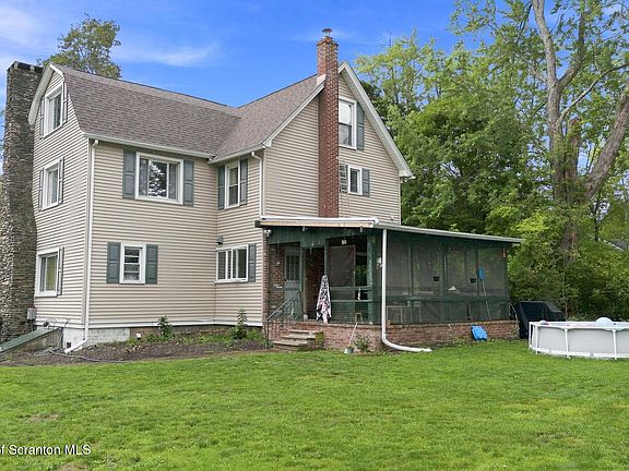 4th image of 133 Carbondale Rd