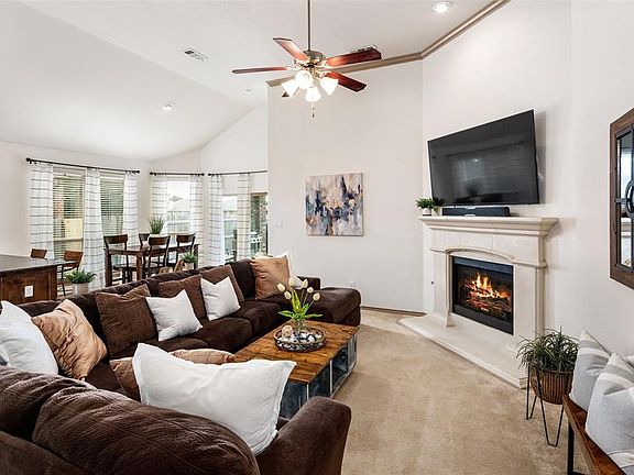 5th image of 5729 Comanche Peak Dr