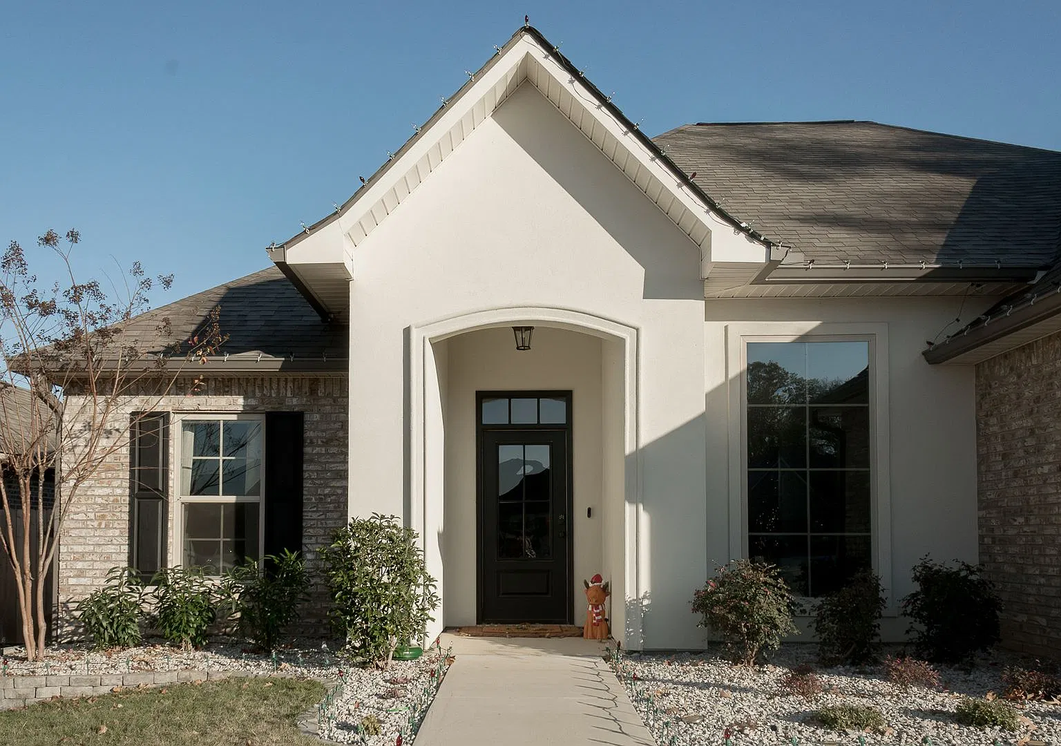3 bedroom 2 bath Lucien Field Estates 1925sqft. $2,504.95/month — Photo 1