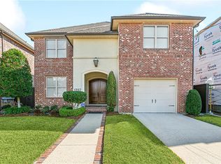 1357 Lakeshore Dr, Metairie, LA 70005
