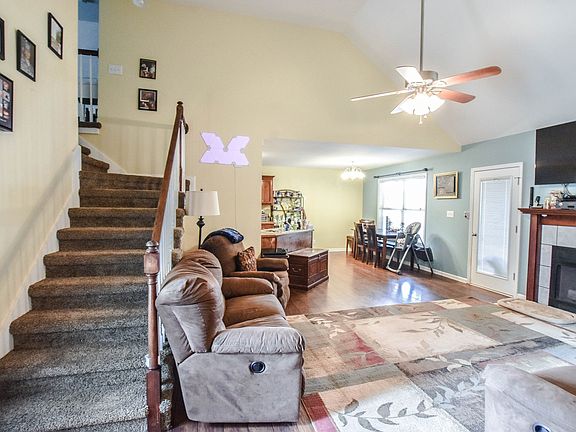 3rd image of 3616 Aurora Dr