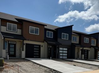 1031 W Evergreen St, Strafford, MO 65757