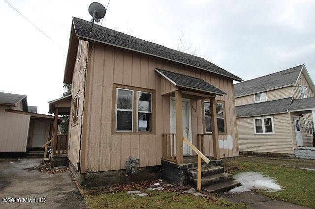 1st image of 806 8th St NW