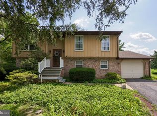 925 Edinburgh Dr, Lancaster, PA 17601