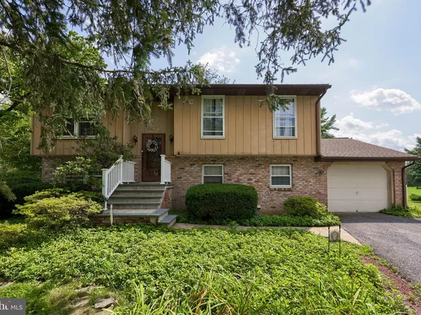 925 Edinburgh Dr, Lancaster, PA 17601