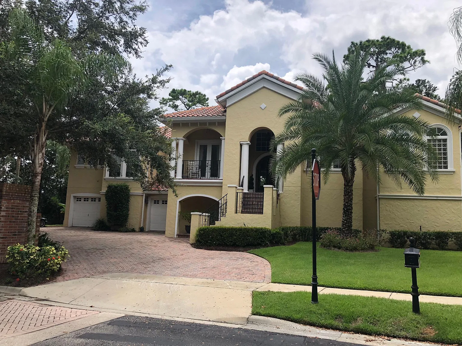 6 bed, 5200 sqft, $6,500 — Photo 1