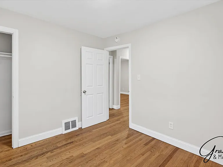8254 W Pkwy — Photo 11