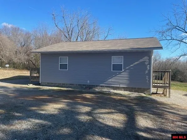 215 N Elm St, Salem, AR 72576