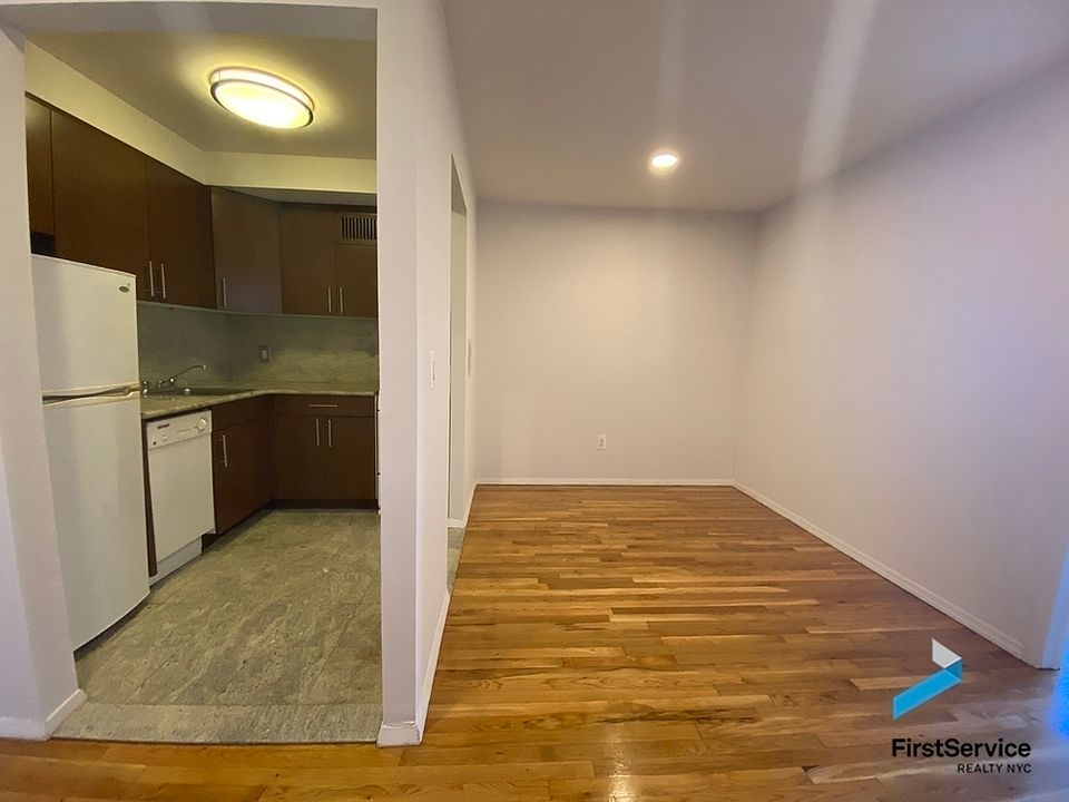 1st image of 284 Mott St Ph J