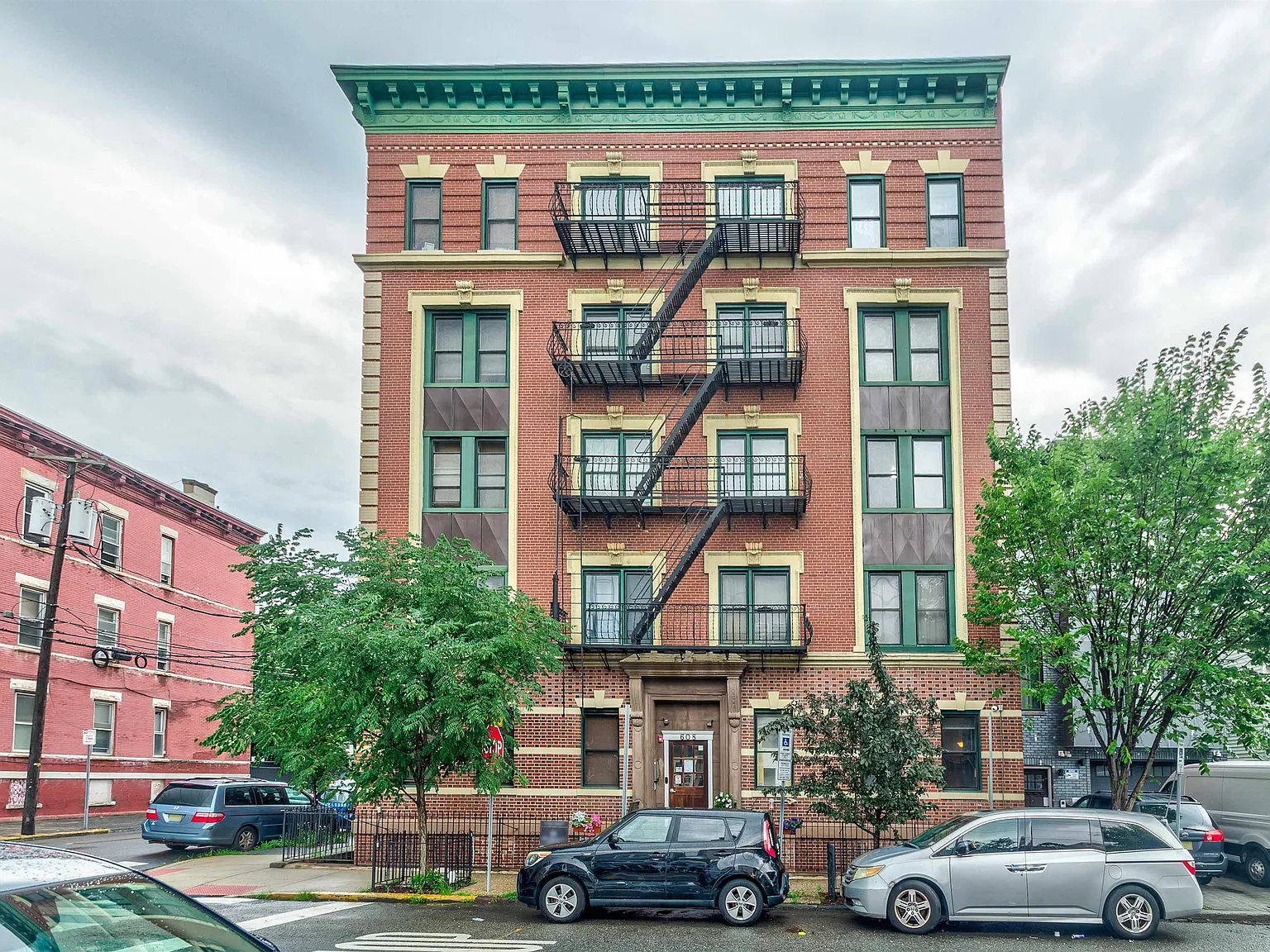 2 bed, 1.0 bath, 852 sqft, $1,800 — Photo 2