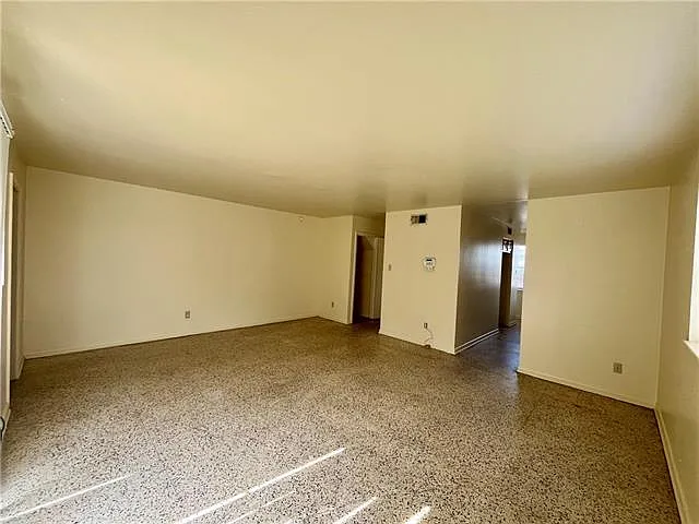 583 Delmar St — Photo 10