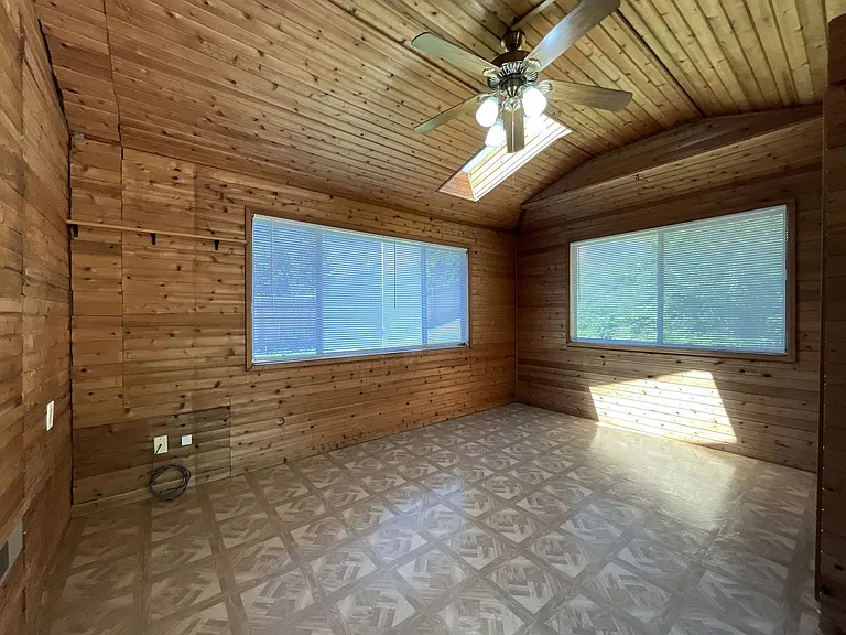 687 SE Barnes Ave — Photo 36