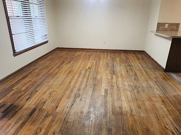 3rd image of 1900 Laura Lee Ln