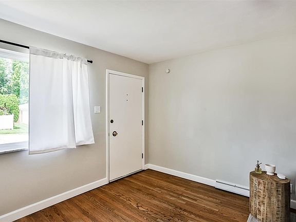 4th image of 9768 Jarris Dr