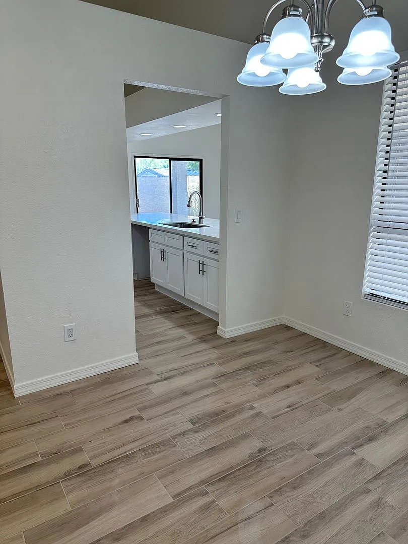 3 bedroom / 2 bath *remodeled single family home* Mountain Park Ranch — Photo 4