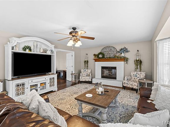 4th image of 602 Autumn Creek Dr