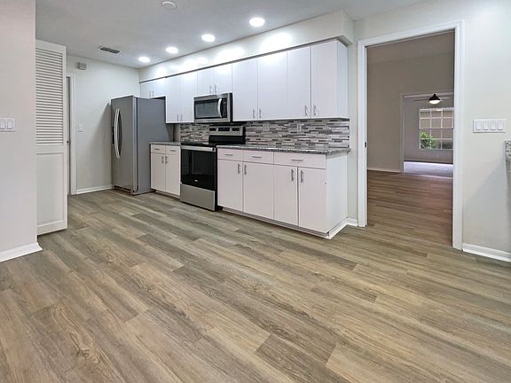 4th image of 7514 Fairlinks Ct