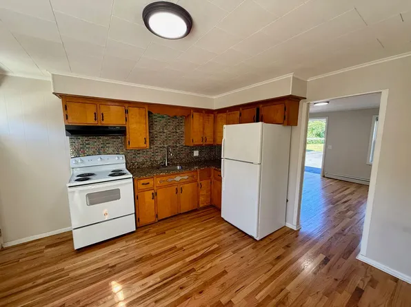 9 Elm Street, 9 Elm St #11, Brooklyn, CT 06234