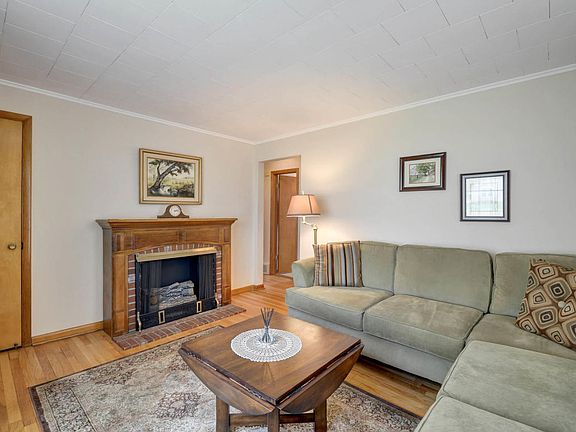 4th image of 1409 W Custer Ave