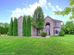 2342 Village Woods Dr, Grand Blanc, MI 48439