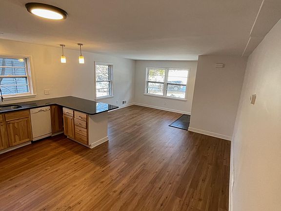 4th image of 2836 Fillmore St NE #2838