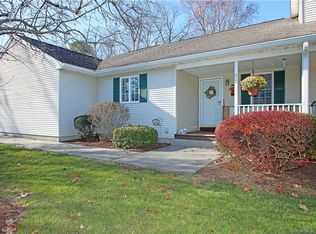71 Dibble Hollow Ln #71, Windsor Locks, CT 06096