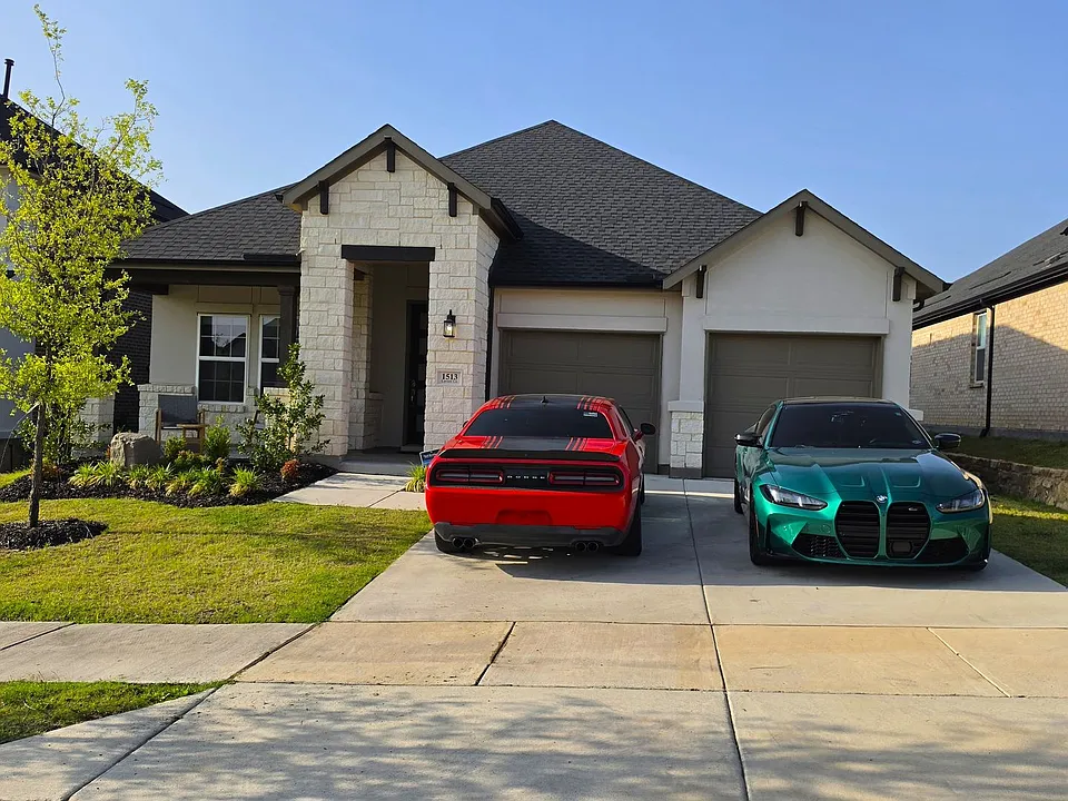 1513 Larson Ln