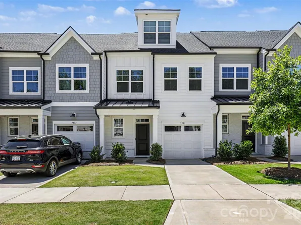 9521 Munsing Dr, Charlotte, NC 28269