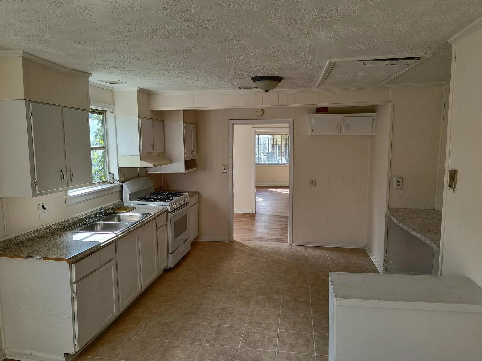 4 bed, 1500 sqft, $1,300 — Photo 3