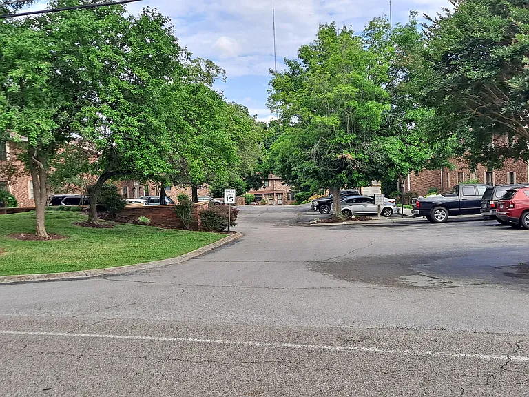 810 Highland Dr #303 — Photo 19