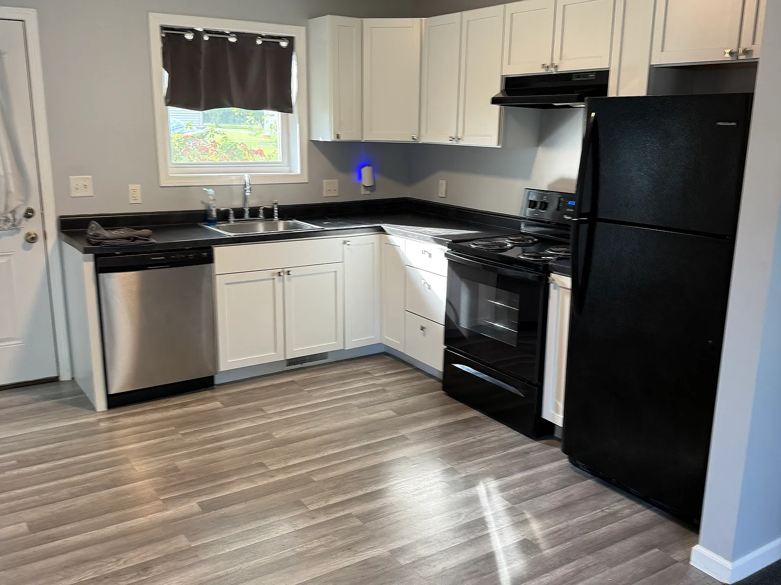2 bed, 770 sqft, $1,100 — Photo 4