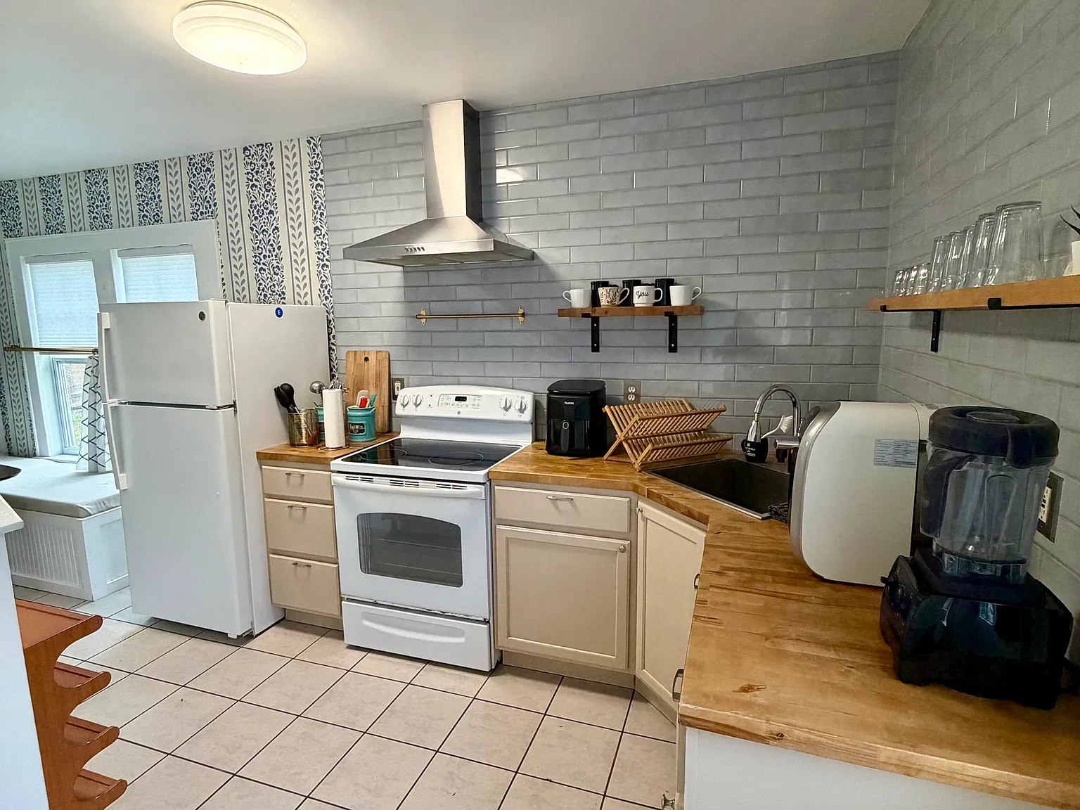 3 bed, 1030 sqft, $2,495 — Photo 4