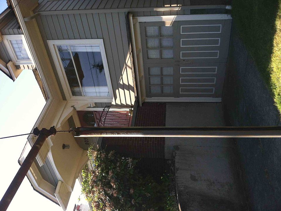 2nd image of 809 NE 70th St