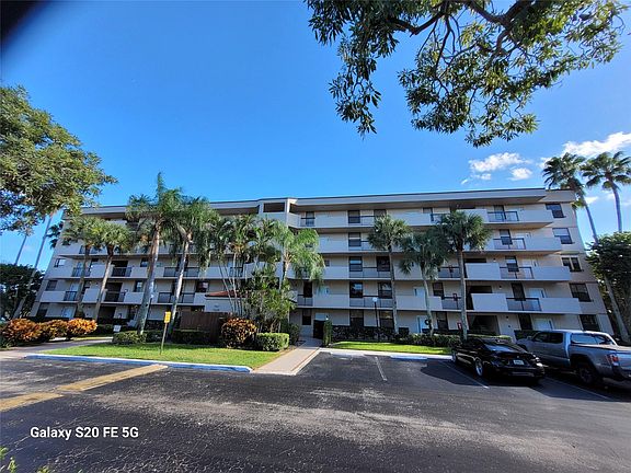 3rd image of 2767 Carambola Circle #104
