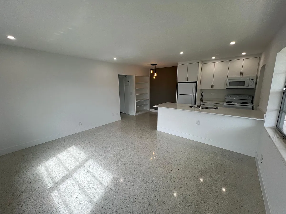 Building Photo - 4451 NE 20th Ave #4