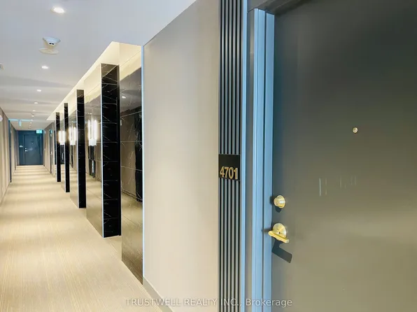 898 Portage Pkwy, Vaughan, ON