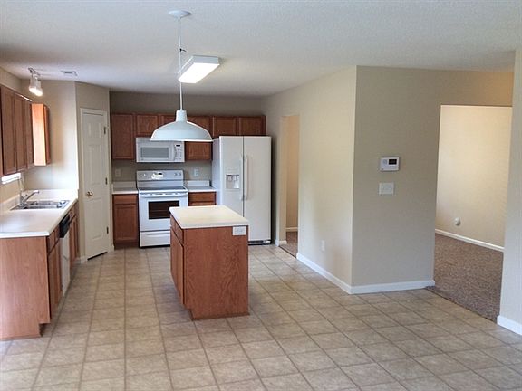 4th image of 815 Stockport Way