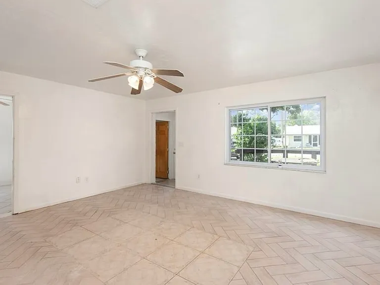 2529 Belmont Ave — Photo 3