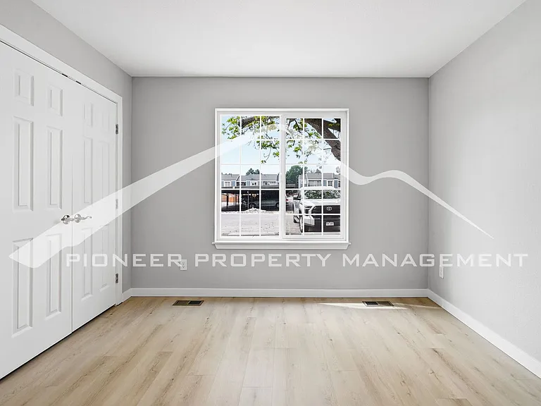 2301 E Fremont Ave #S02 — Photo 17