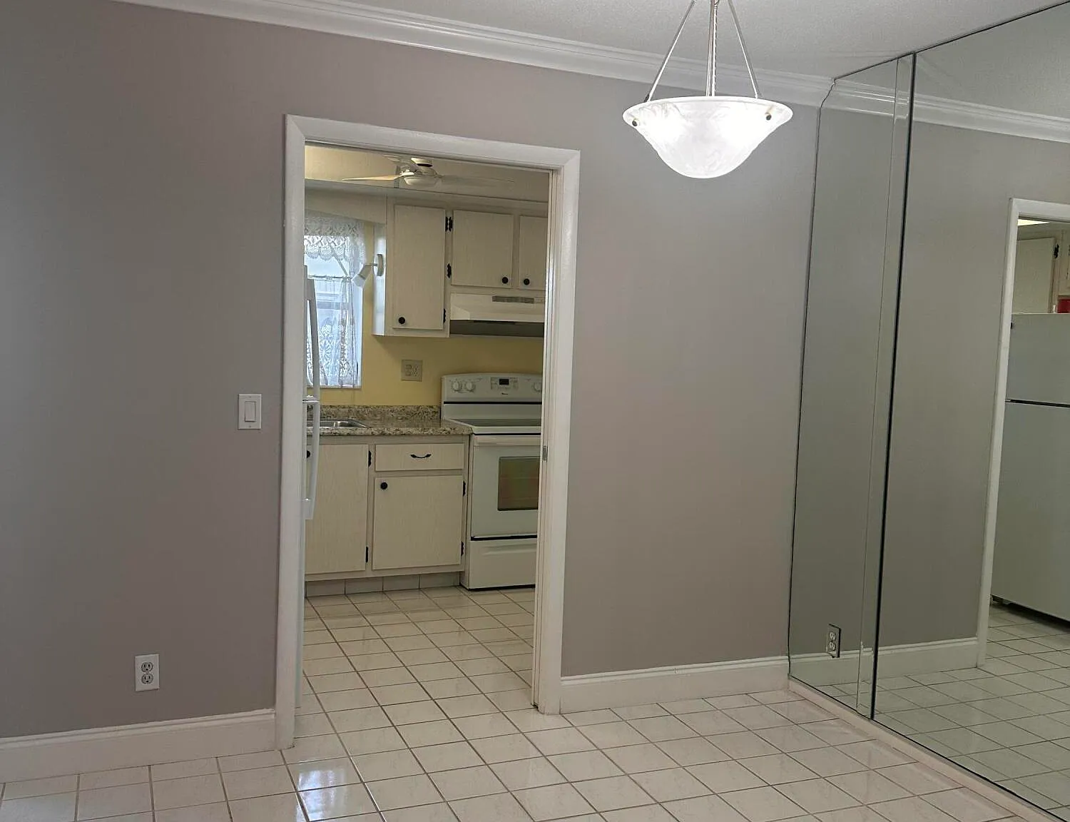1 bed, 1.5 bath, 661 sqft, $1,300 — Photo 4