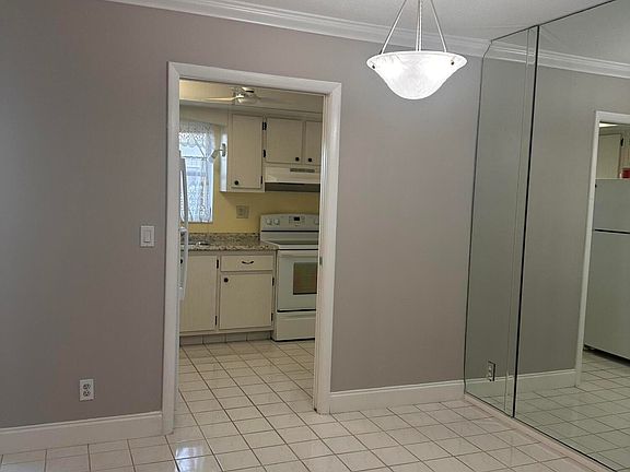 4th image of 2671 Barkley Dr W APT C