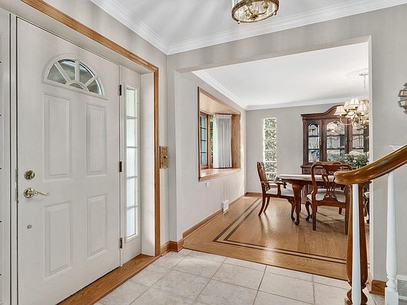 2nd image of 914 N Spring Ave