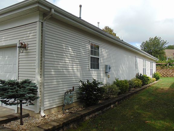 2nd image of 11 Greenways Ln