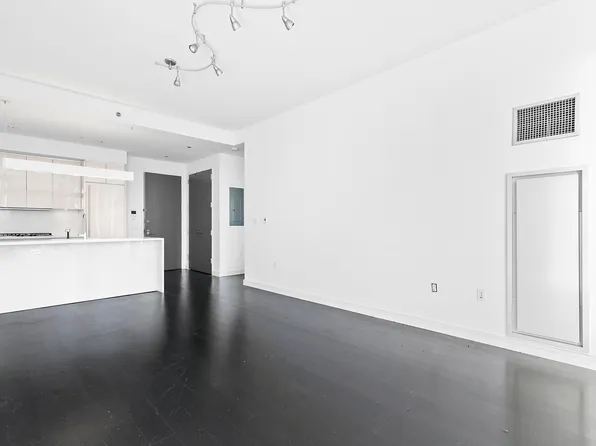 300 East 23rd Street image 5 of 9