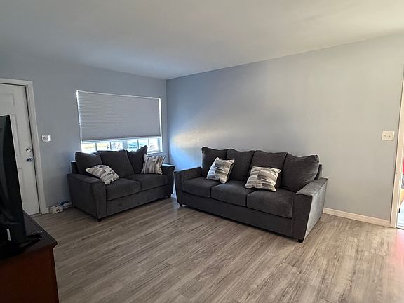 3rd image of 4202 Empire Pl